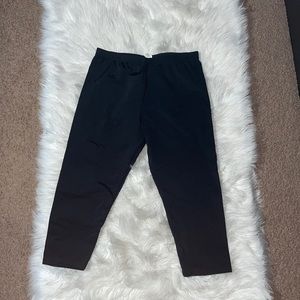 Women’s Plain Black Capri Leggings